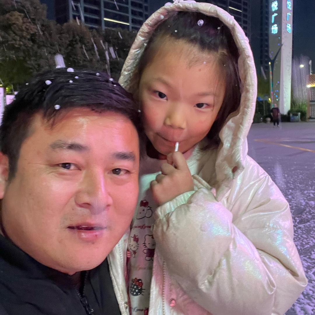 社会你渣哥，人狠话不多。