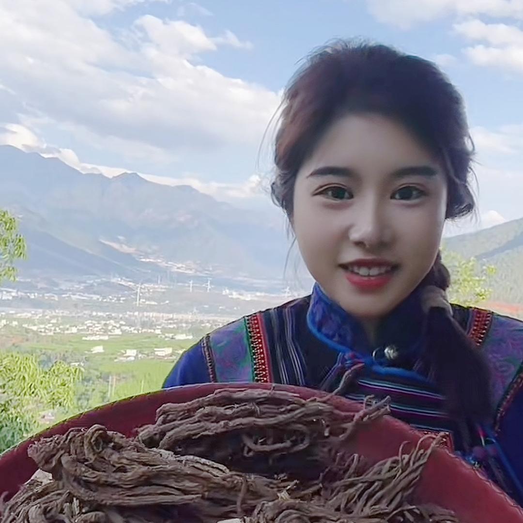 静静跑山货（山上挖的好当归）
