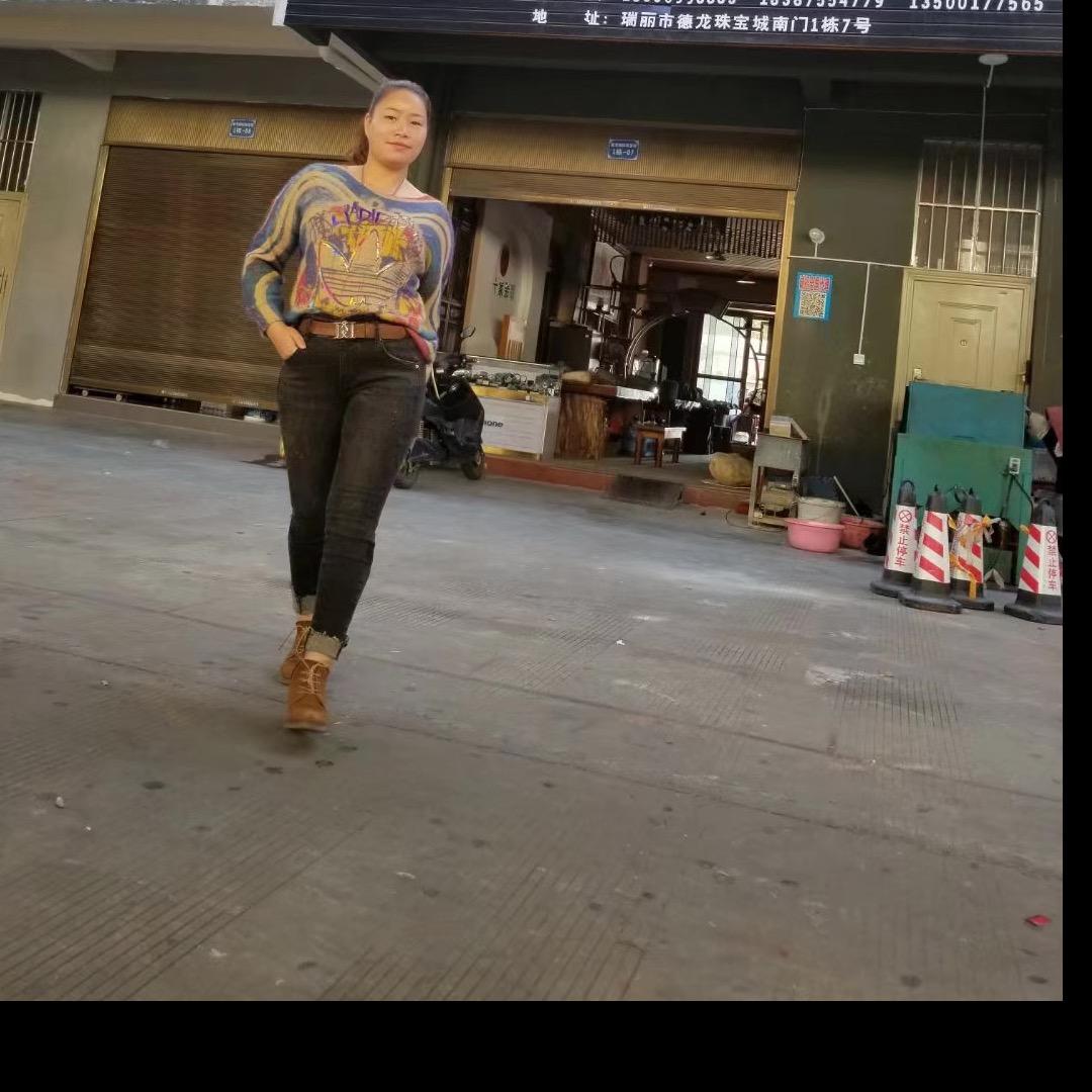 @瑞丽黄大英翡翠原石