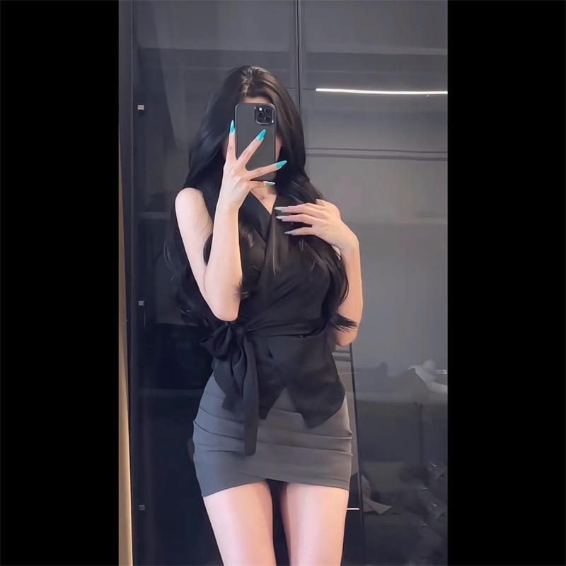 艺白亿