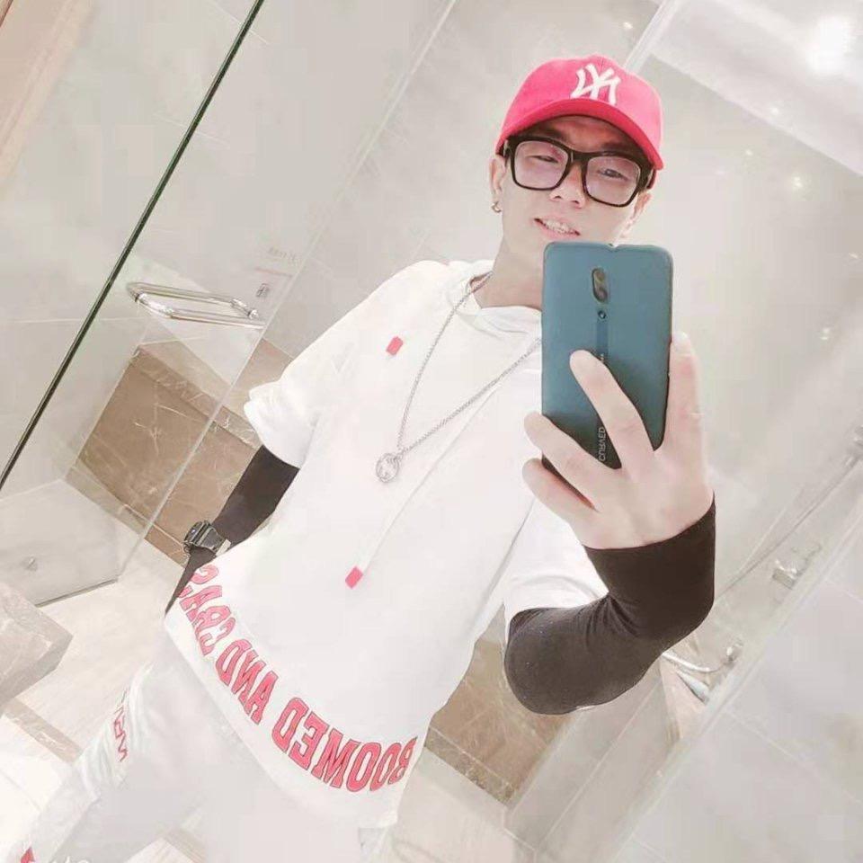 曳舞男孩服装百货小店