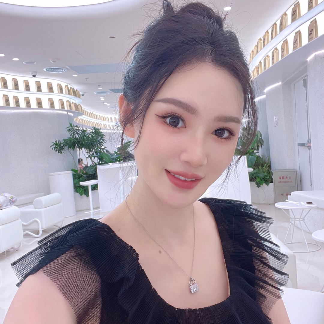 三哥家的小芳