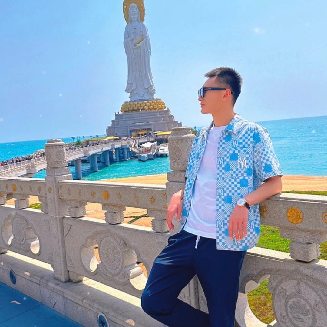 赵    涵