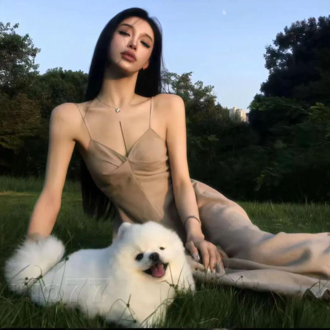 美女也会ᵉᵐᵒ