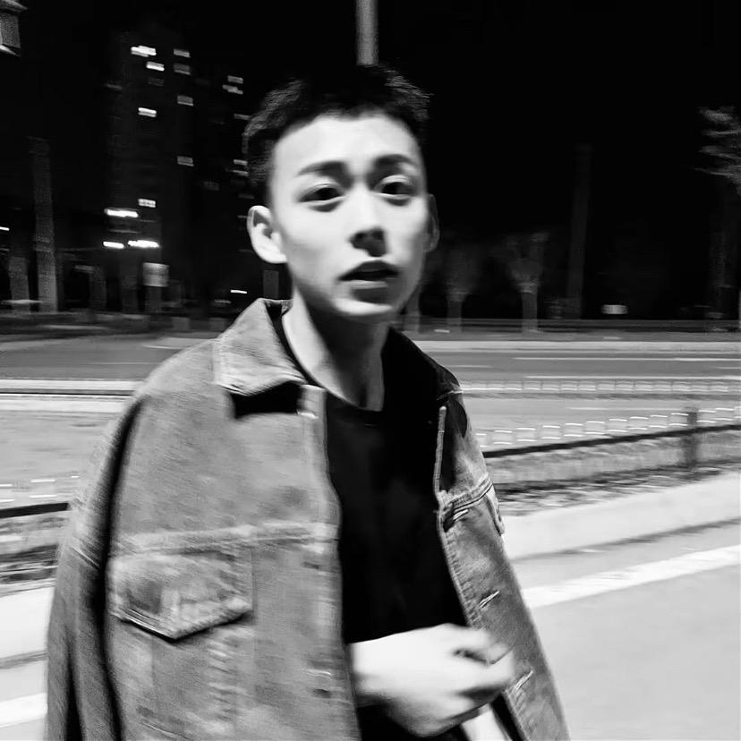 晨     .