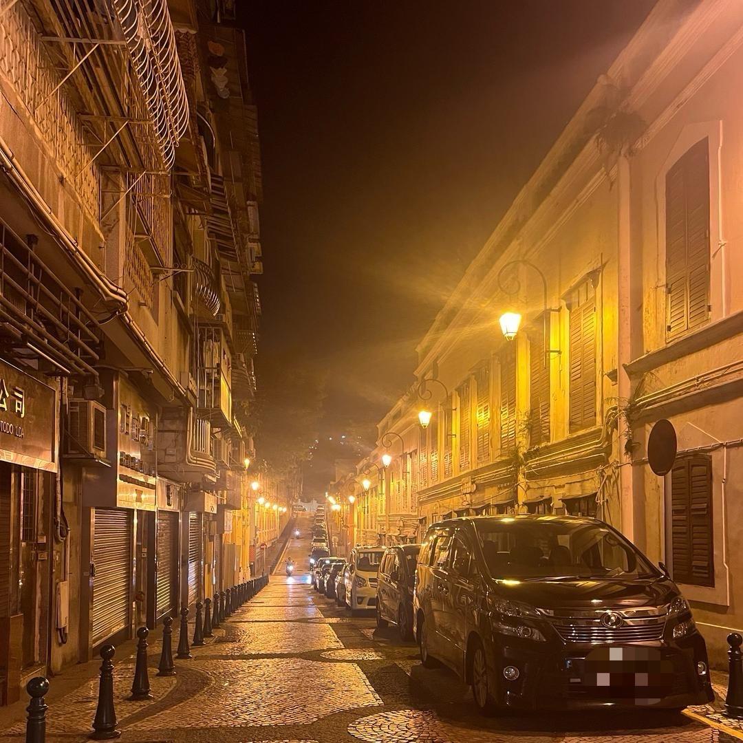 自娱自乐的小六