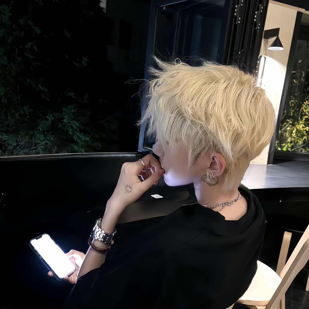 𝑺𝑲𝒀酒吧廿三里店  张奕