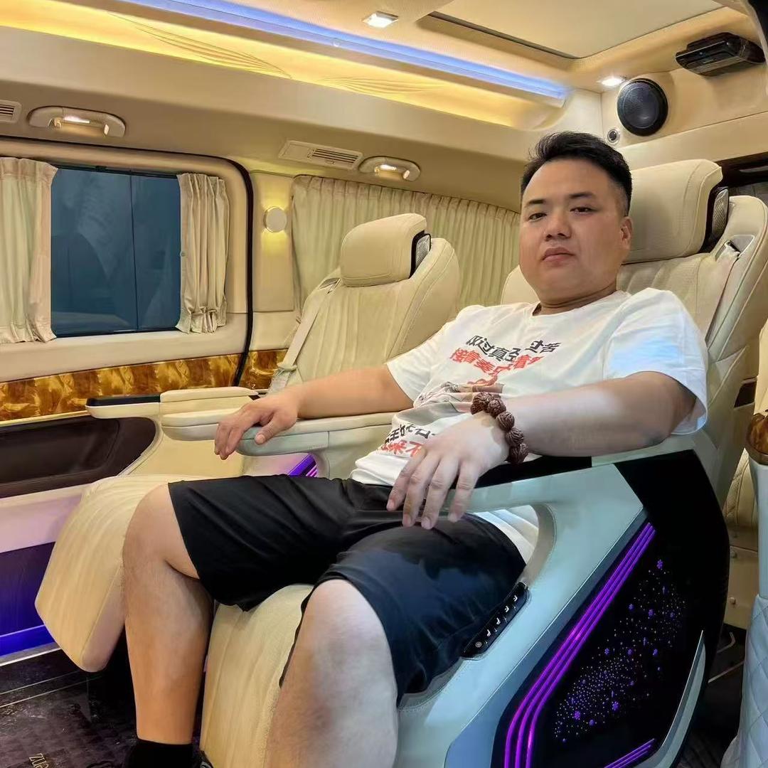 聚诚行名车～阿伟