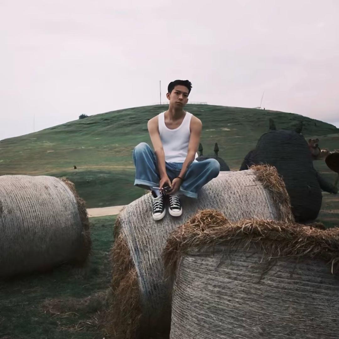 不爱凑热闹的小周