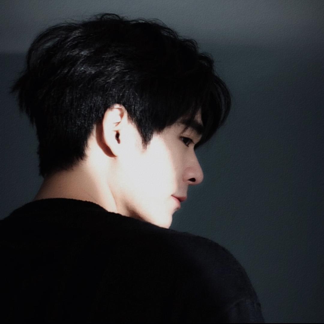 柔眸如梦亦如霜