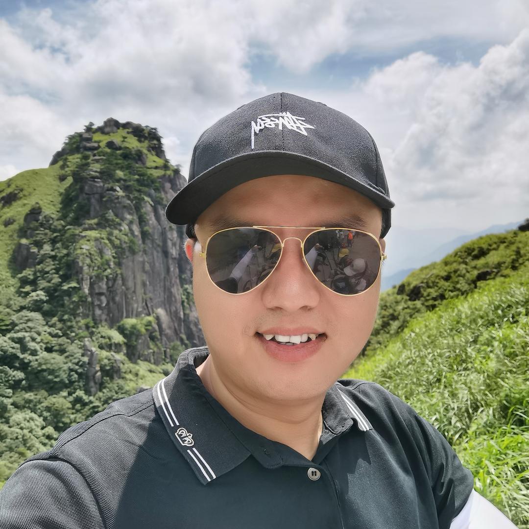 龙工挖掘机黄生