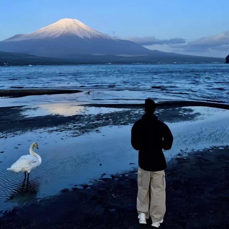 初逢海.