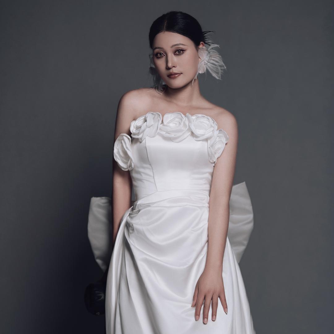 泸沽湖化妆师Dear菲