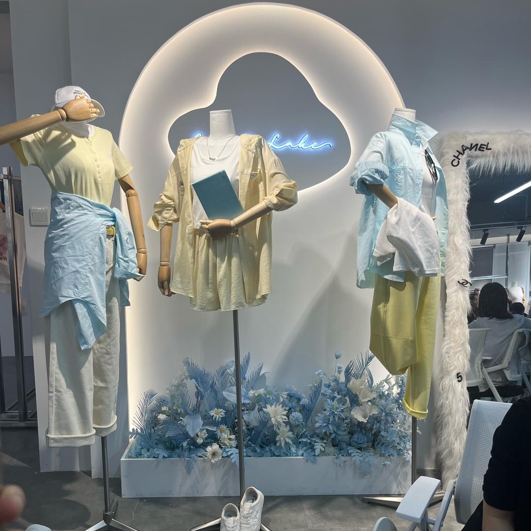 甜沐希女装延安南门里店苗苗