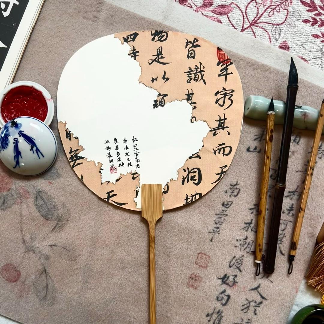 小雪练书法