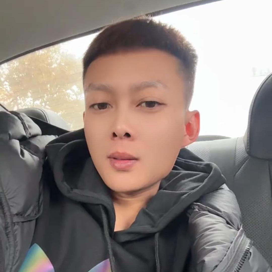 扶老奶奶闯红灯🐺