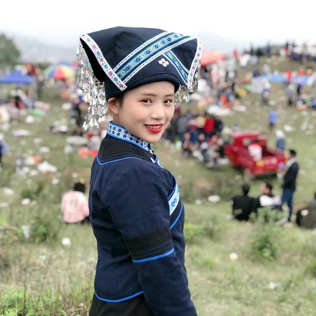 壮族姑娘小彩儿呀～