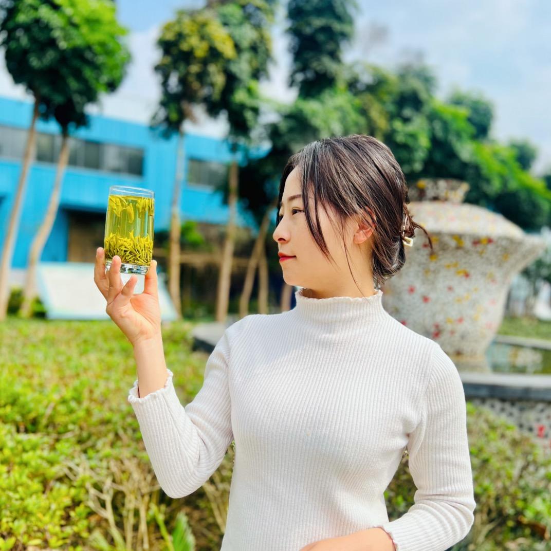 不醒世的周小红