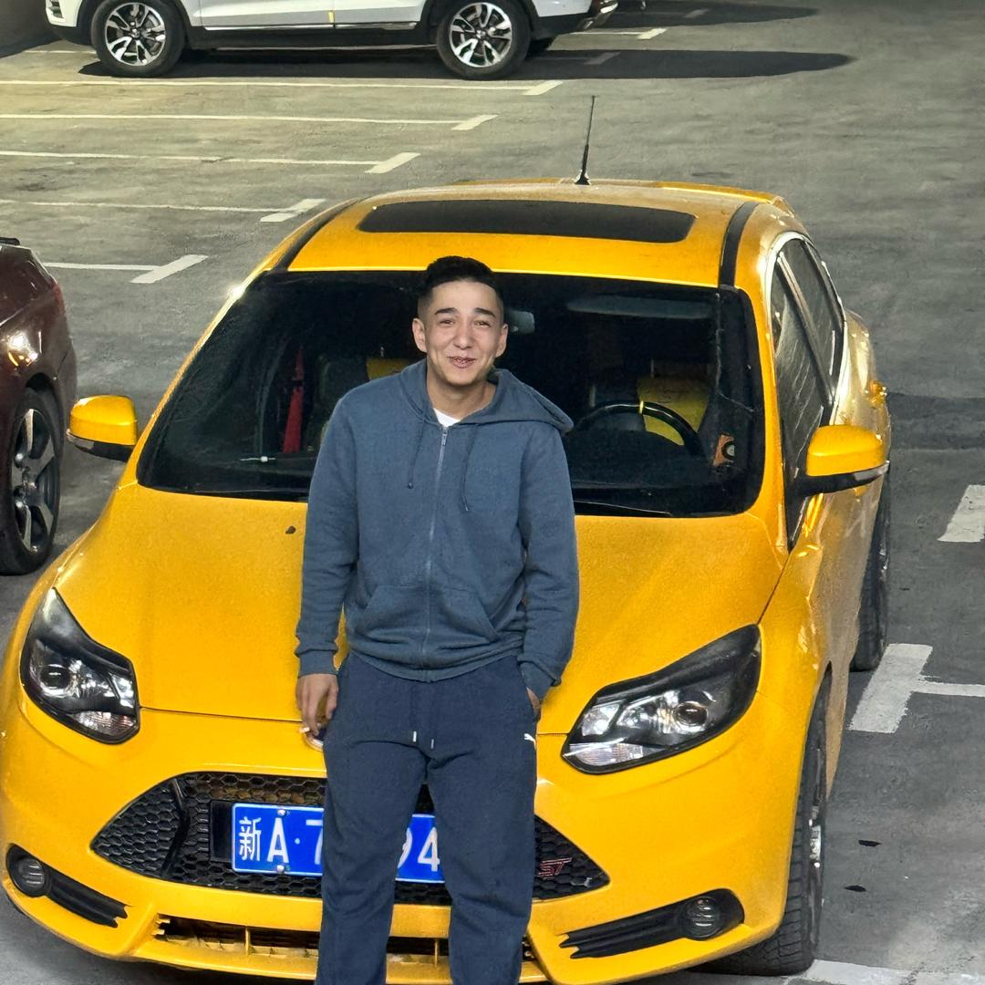 小艾有酒窝