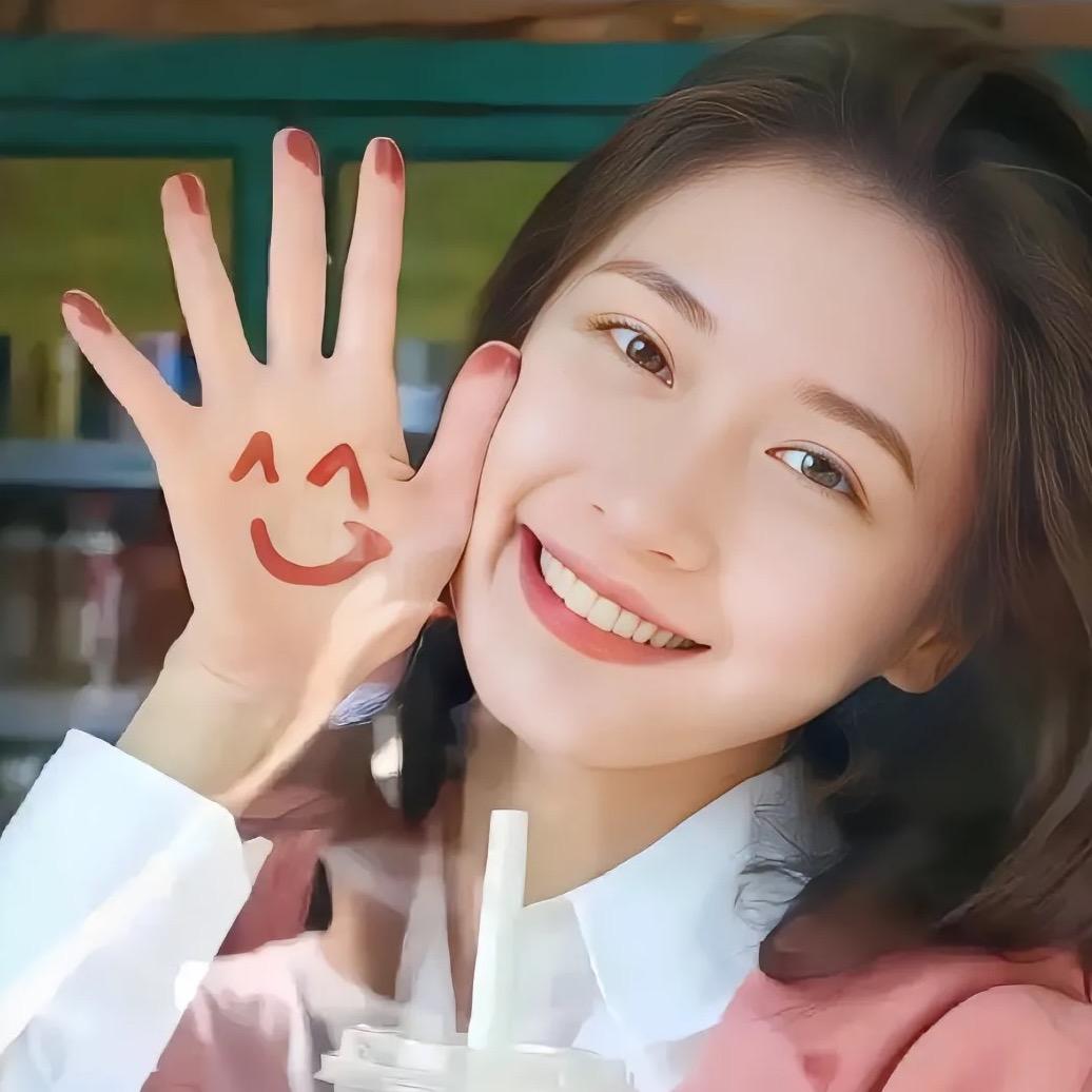 阳光下的草莓🍓