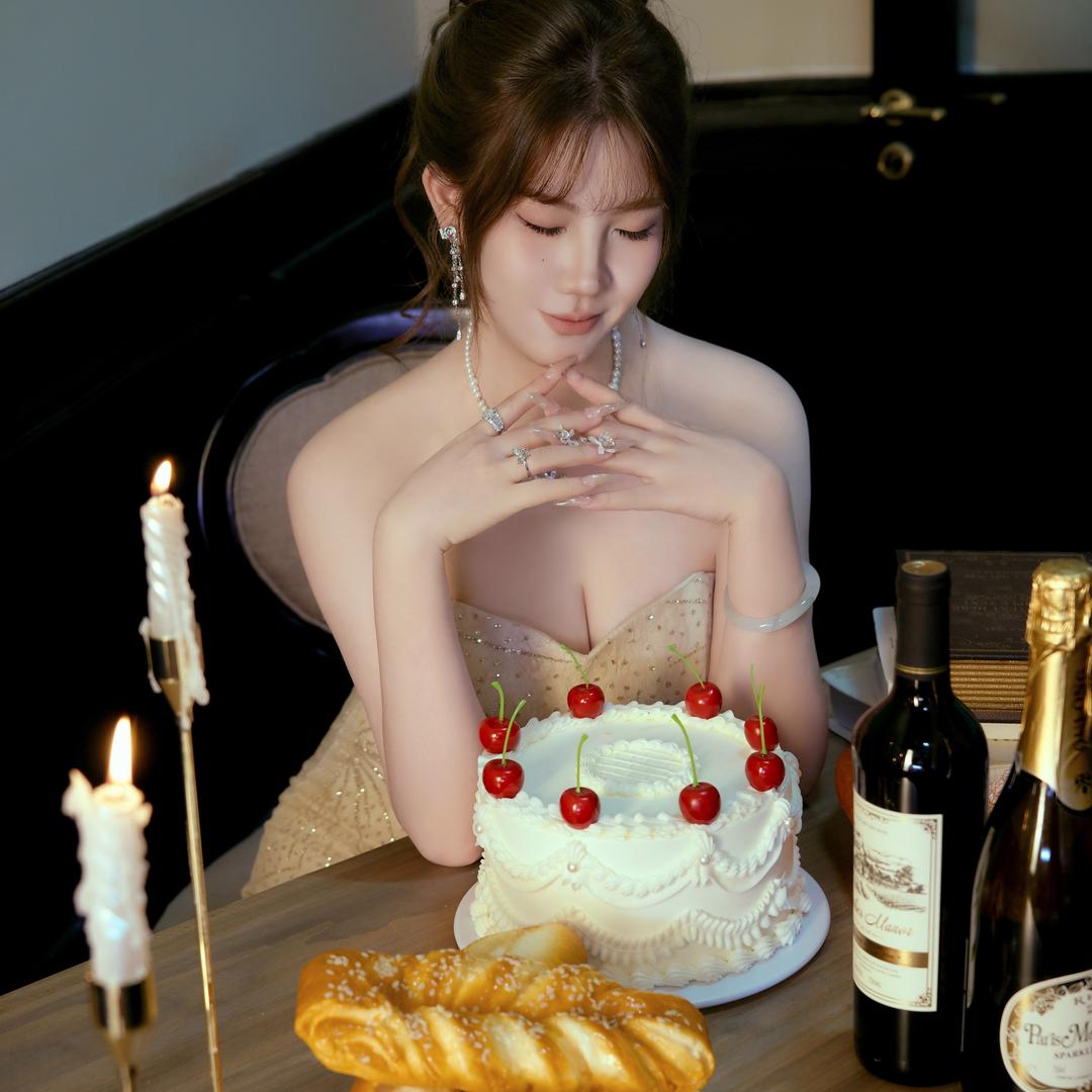 13月32号的星期8（连赞拉黑）