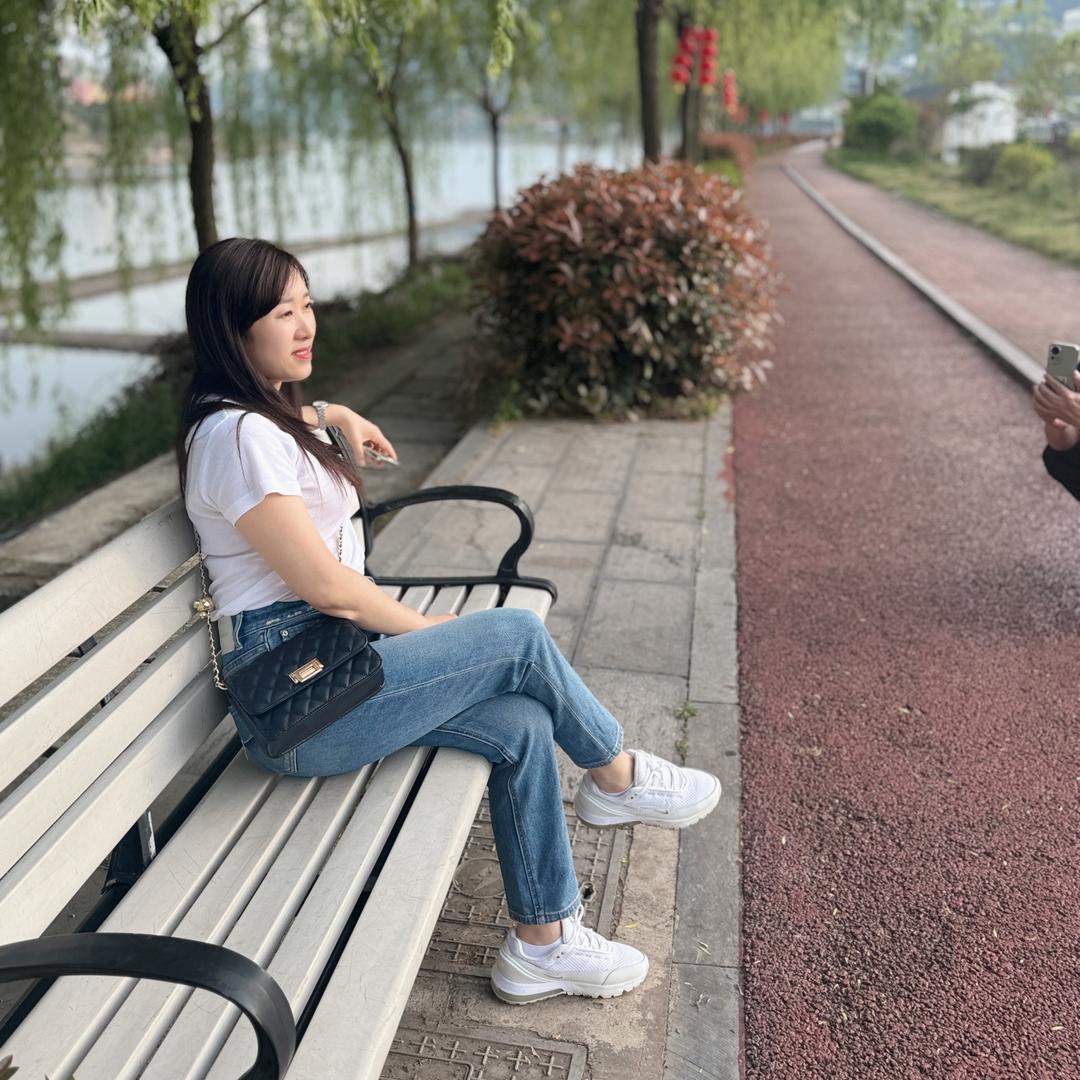 华（萌萌大姑）