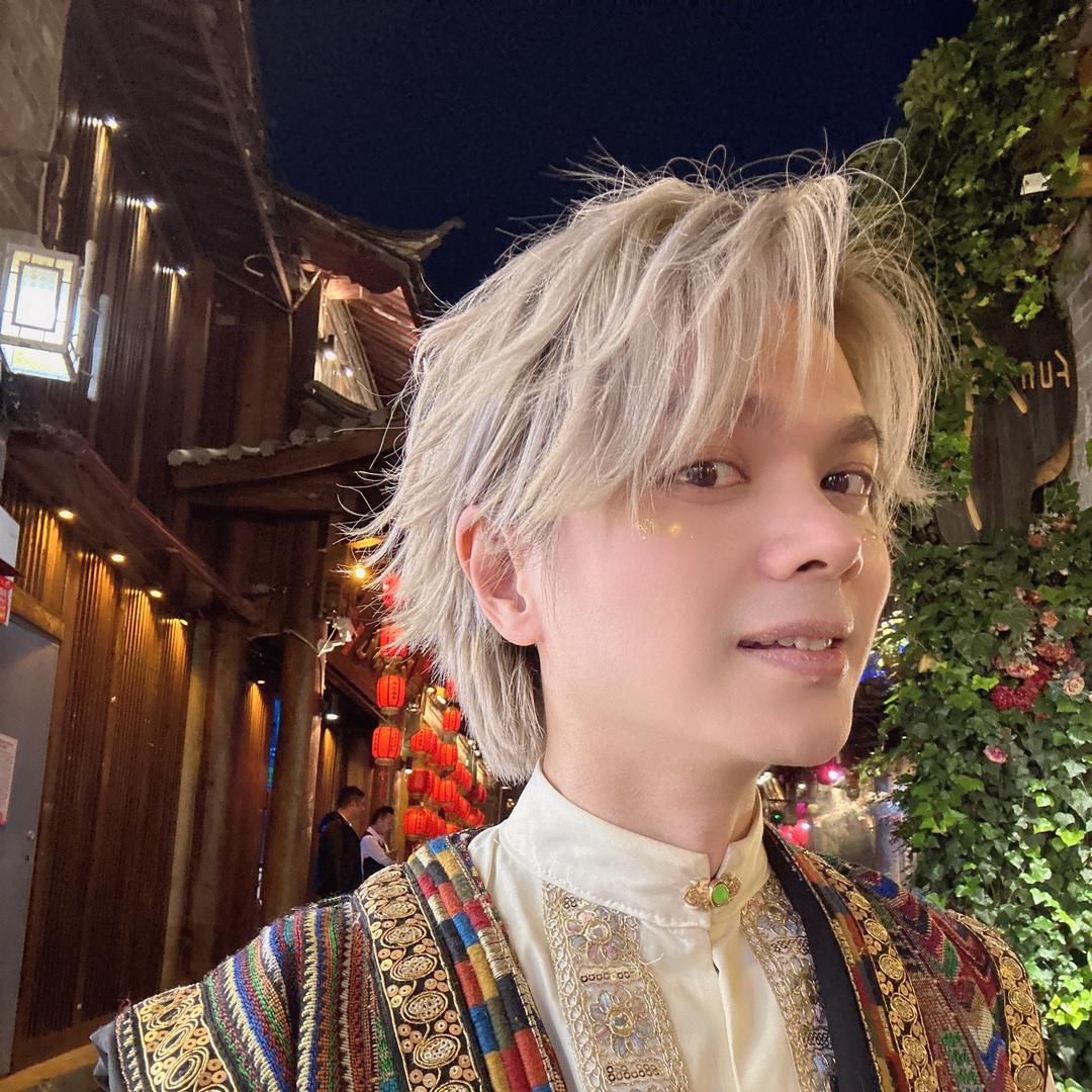 音乐人歌手艺辉的工作室