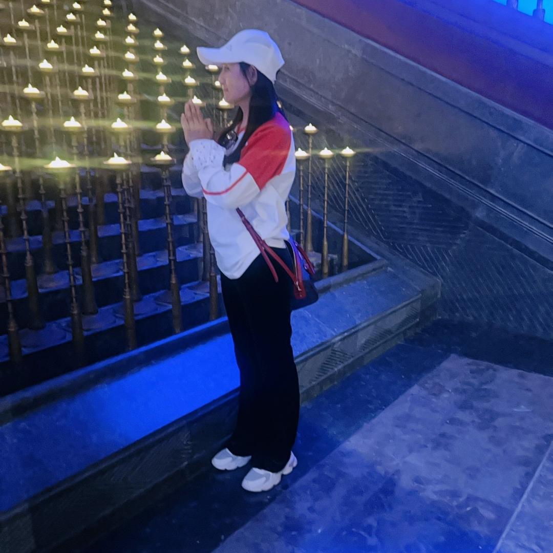 泰安市岱岳区鑫城栖花里化妆品店