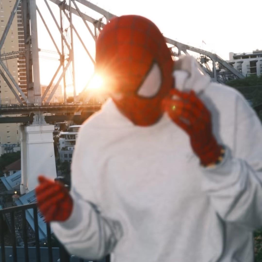 苏•格