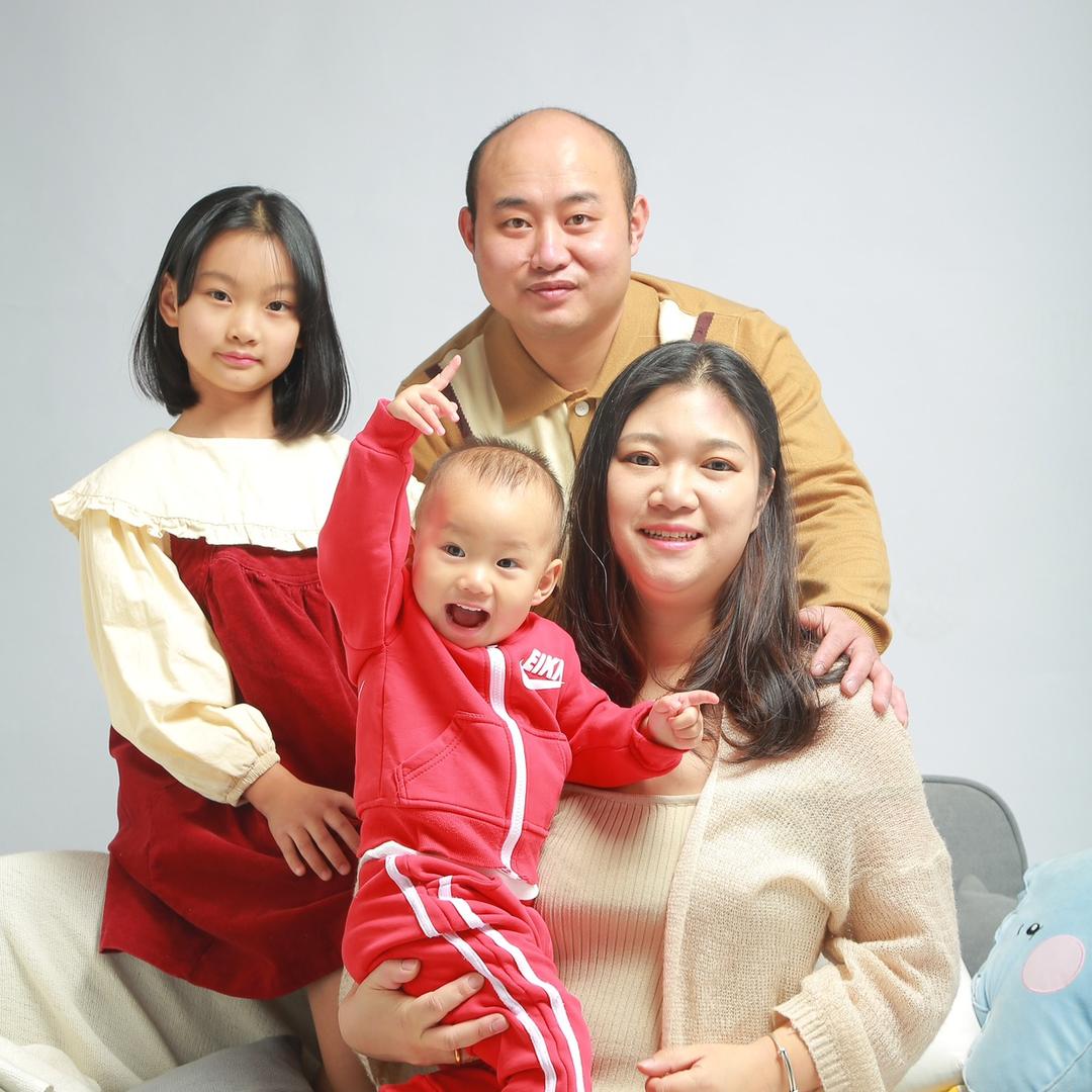 家有两件小棉袄。