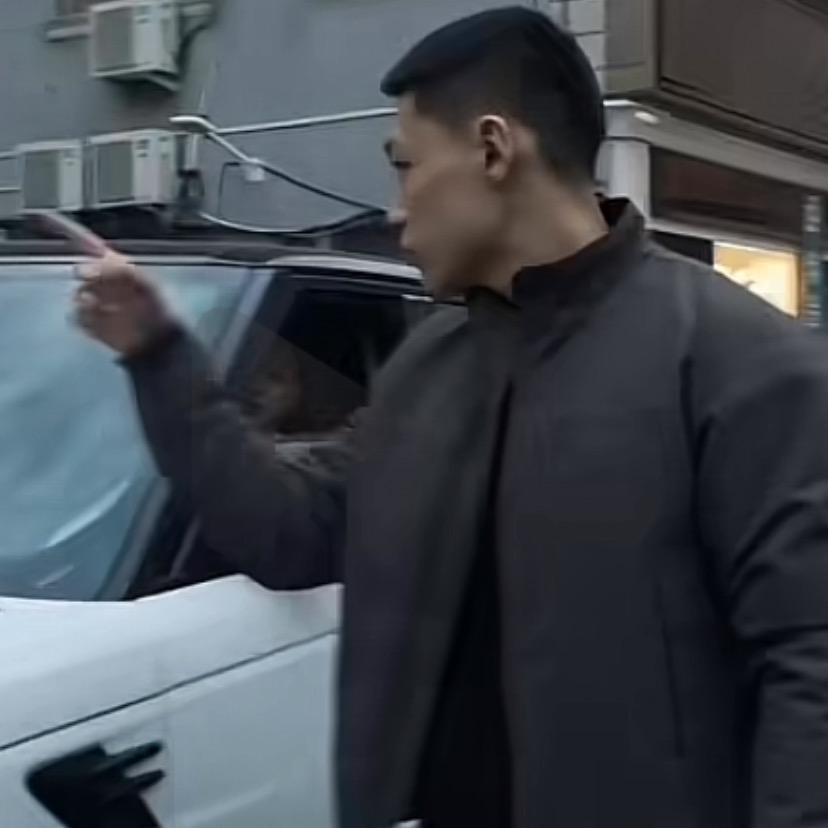 阿龙.