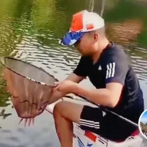 走路带风的男人