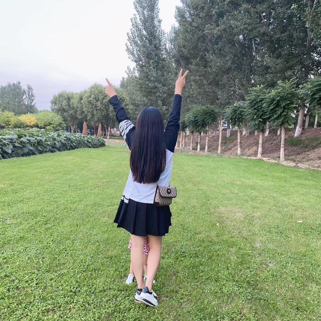 艾嫒美甲美睫化妆容东