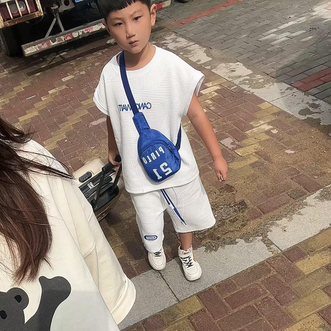 不太聪明的亚子🙈（白合保听磁砖）