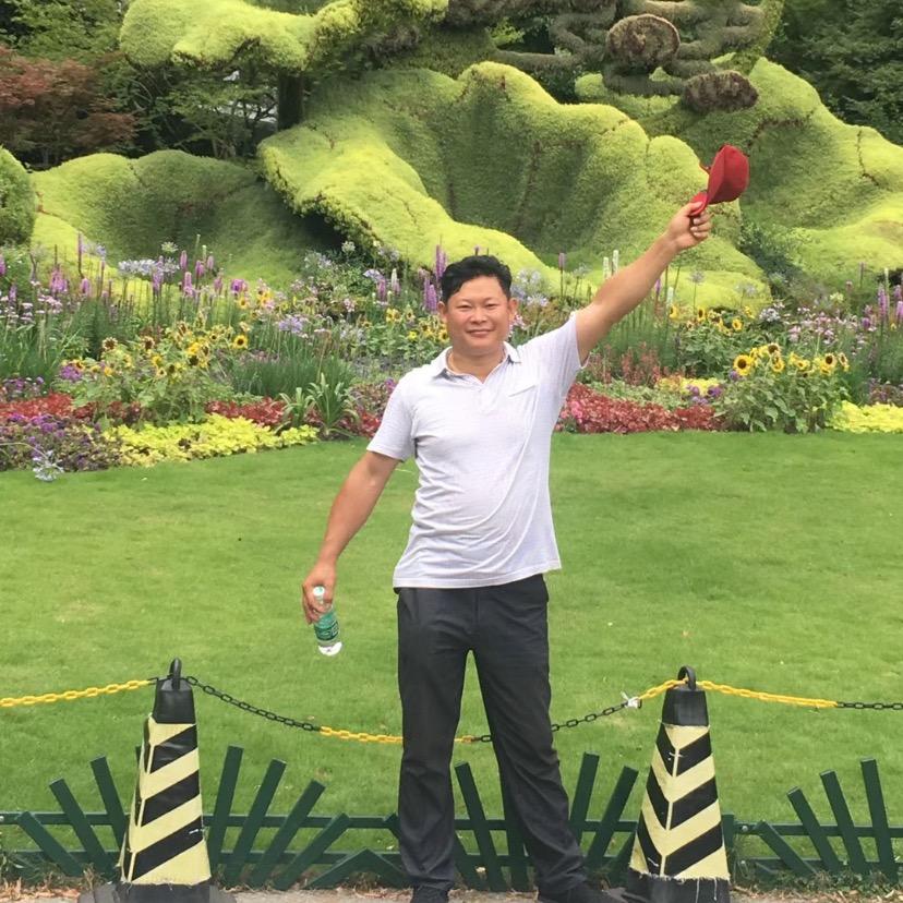 商城帅哥  李满