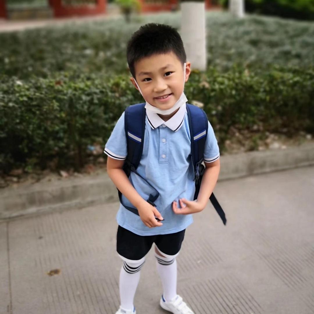 爱吃油吃菜心的小不点