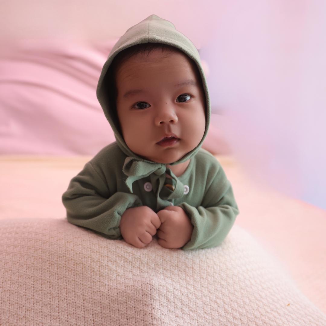 对方正在长头发