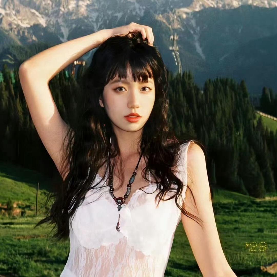 香椿树下的女孩