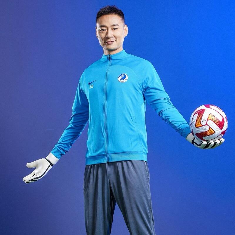 吴䶮 17