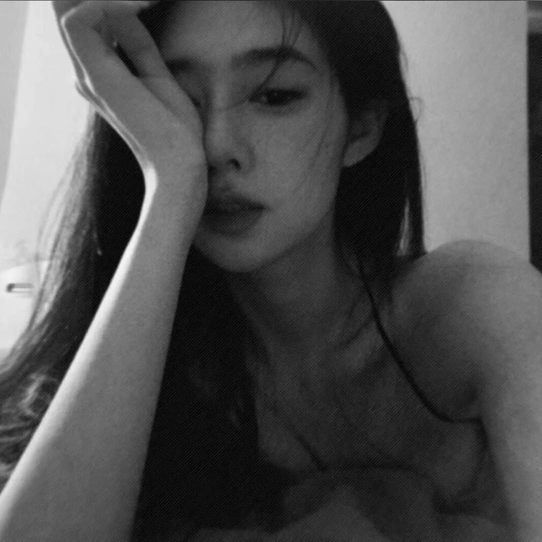 陈露.🖤
