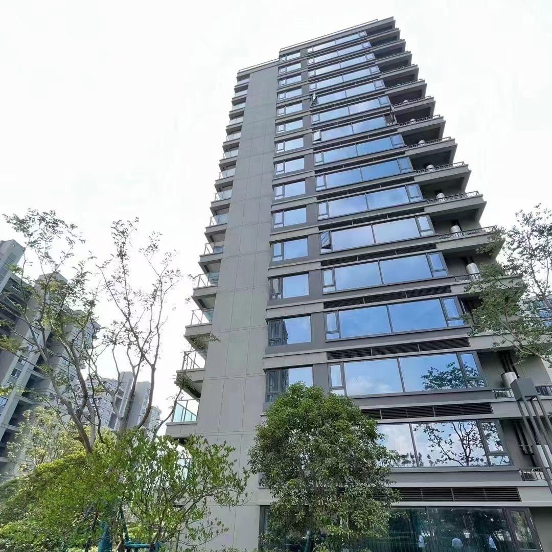 龙港市启鸿房地产