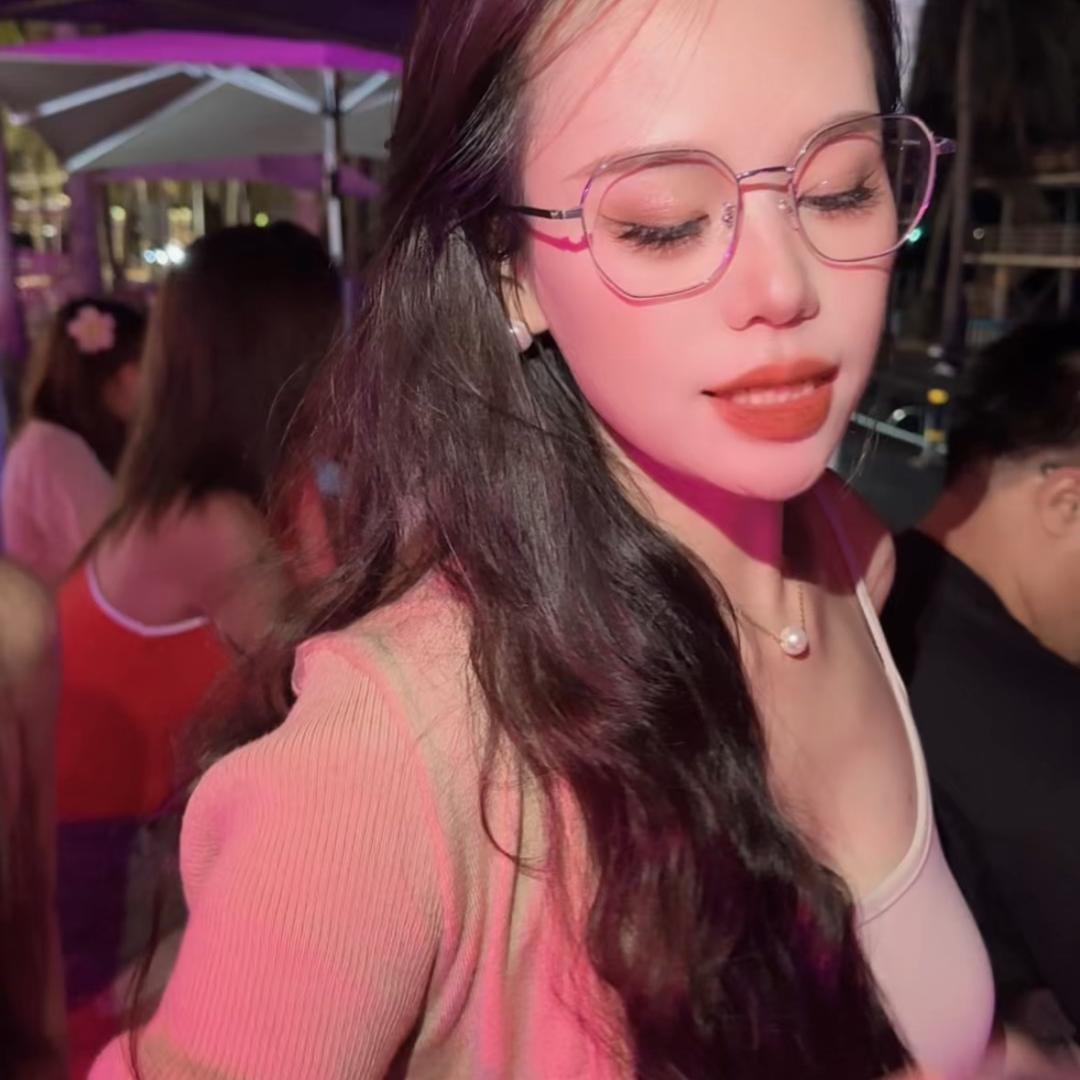 阿瑶，妍妍家