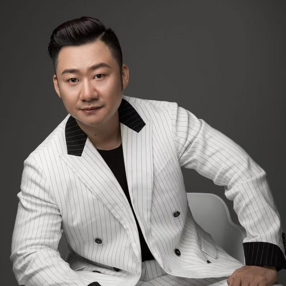 西装霸图（李泼辣）