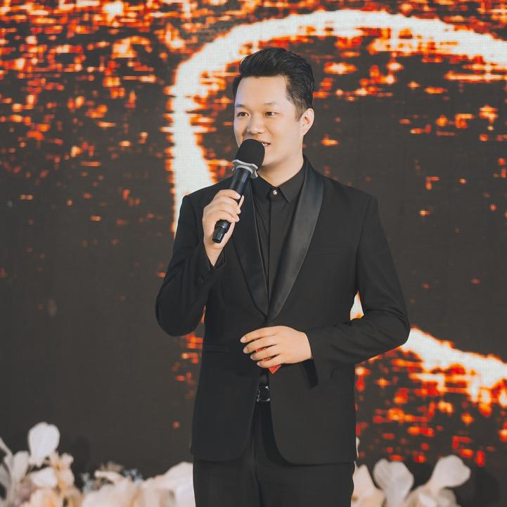 主持人耿广