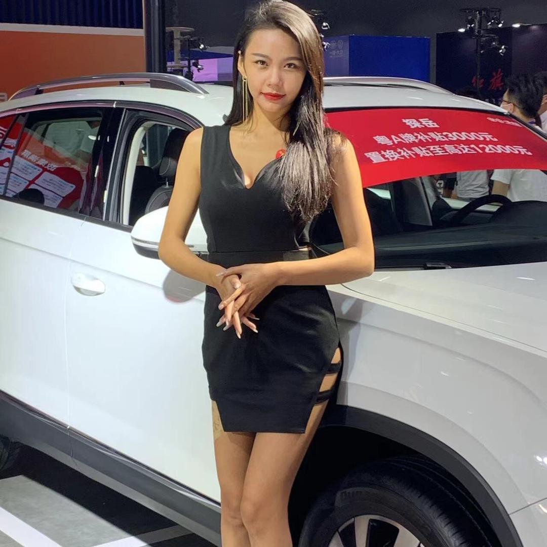娜娜跟班