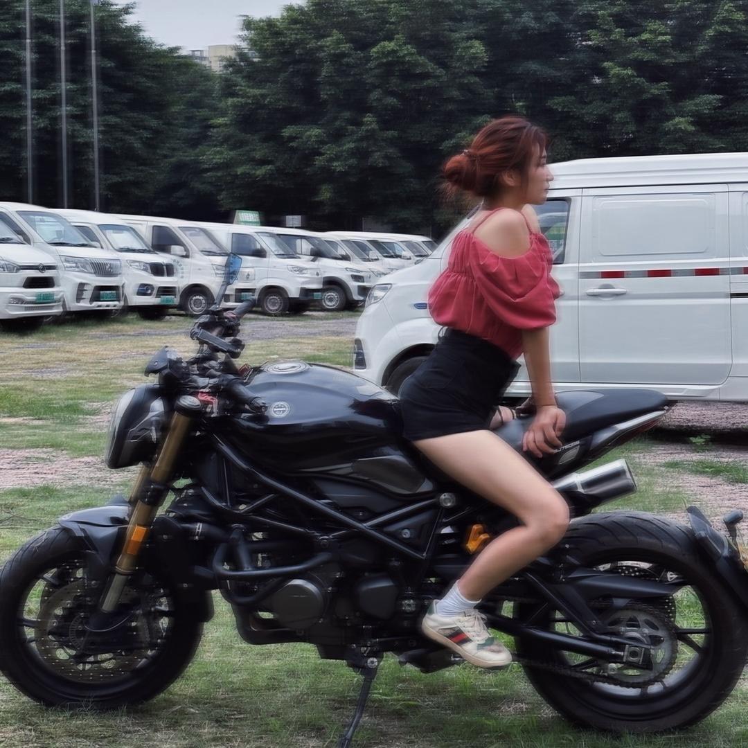 鑫骉新能源（薇薇）