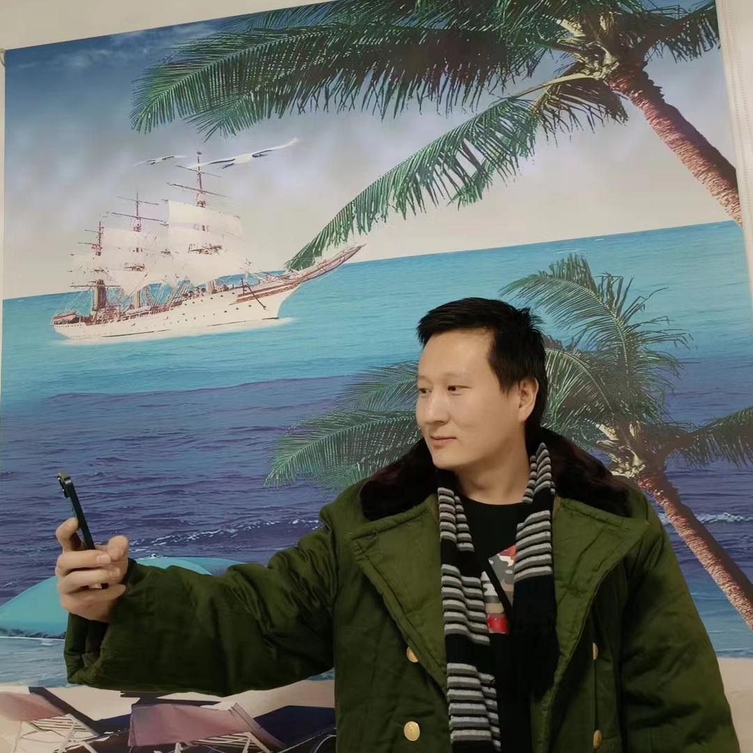 斌子在唱歌