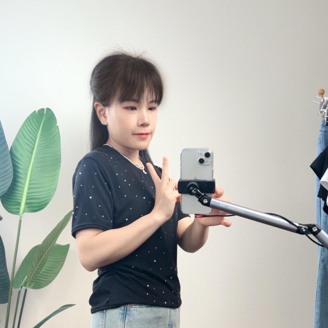 琳琳小小只