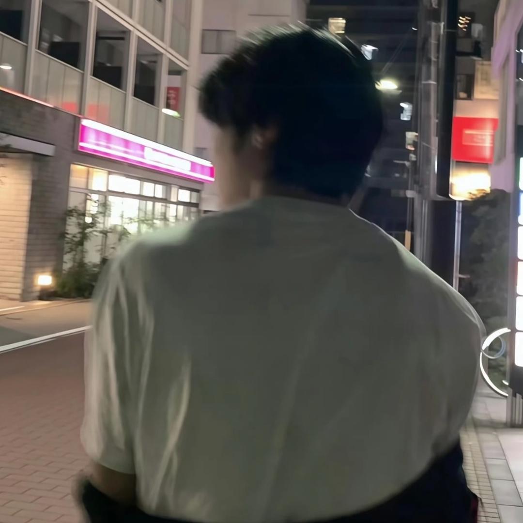 有点高冷的帅哥
