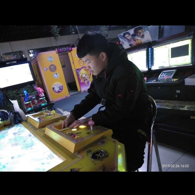 小伙头目.